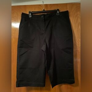 Croft & Barrow Women's Black Capris Size 16